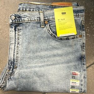 Men’s 511 slim Levi’s jeans.